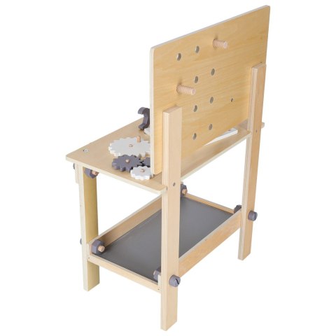 Warsztat z narzędziami drewniany na stoliku zestaw majsterkowicza